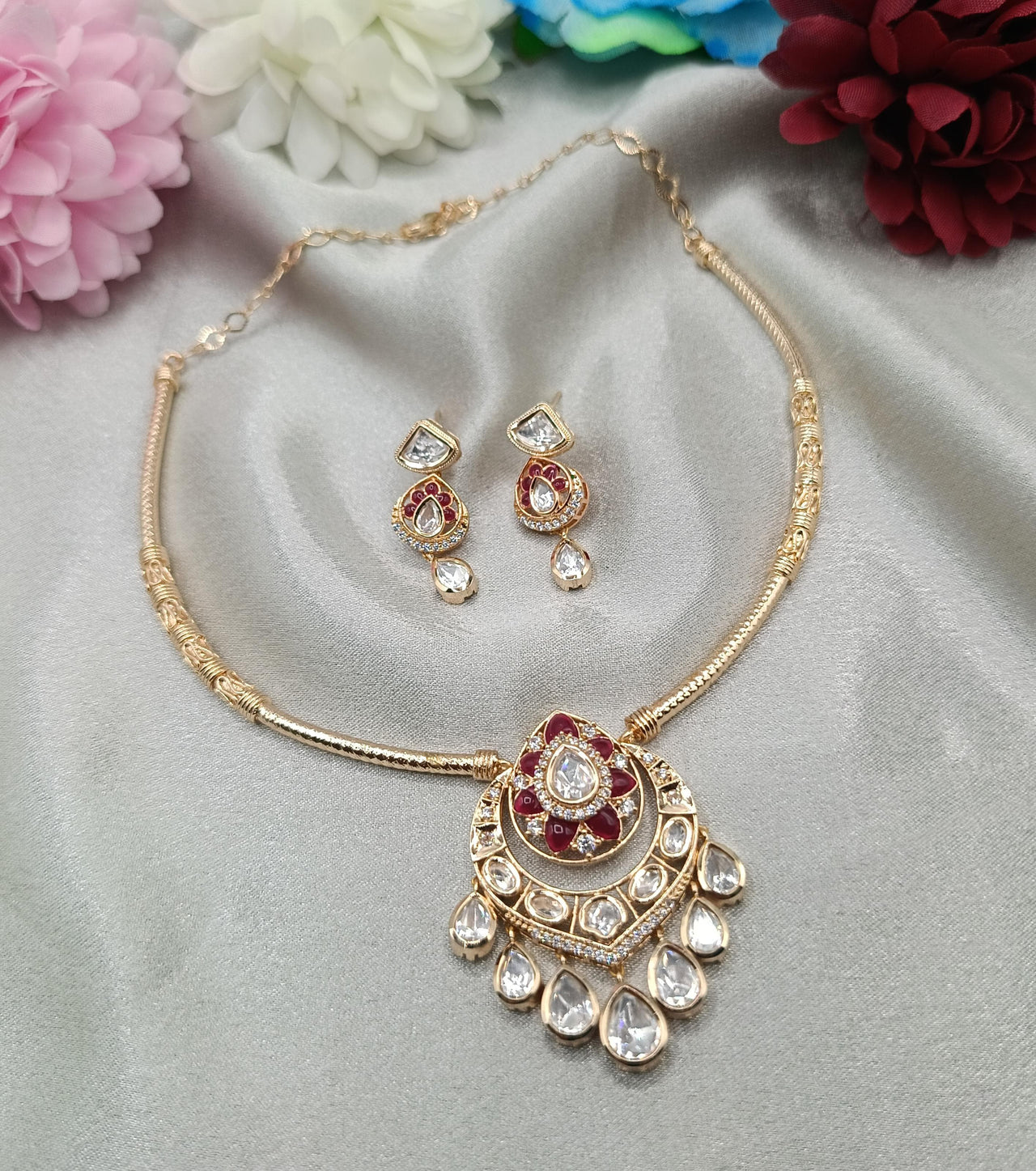 Yuktika Brass Kundan Moissanite Hasli Necklace with Earring