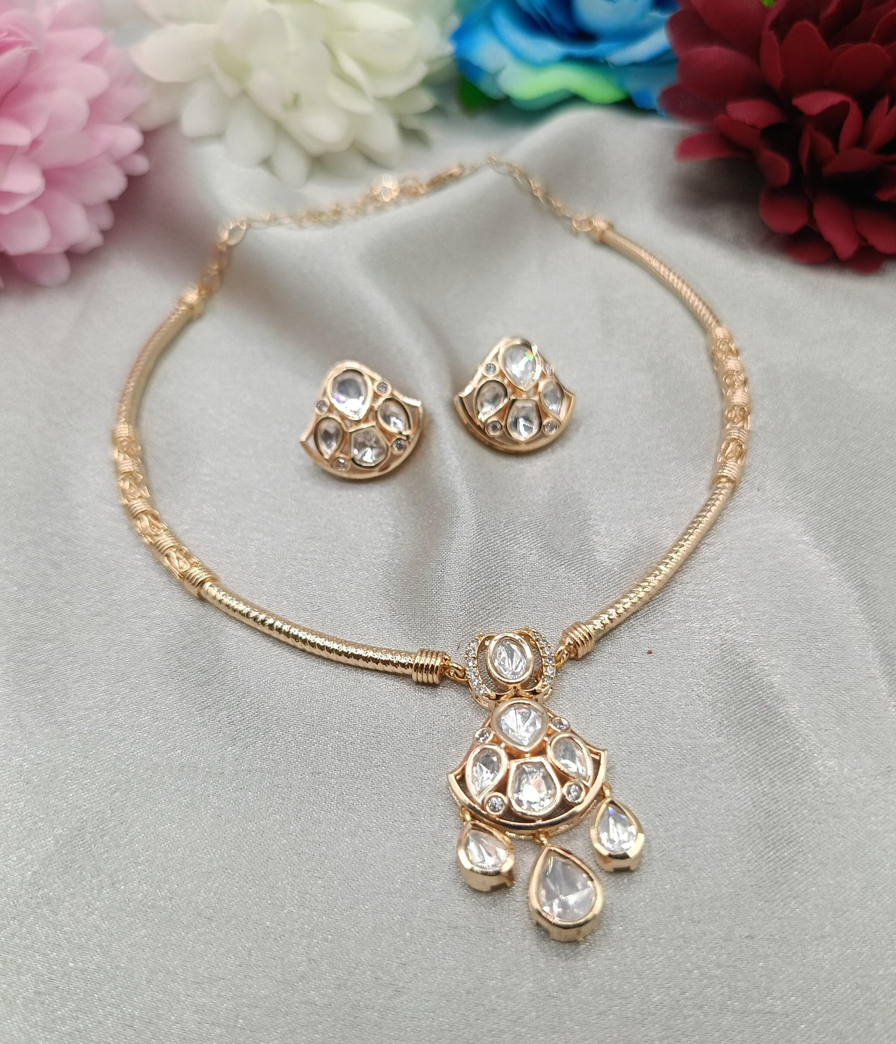 Saanvi Brass Gold Plated Kundan Moissanite Hasli Necklace with Earring