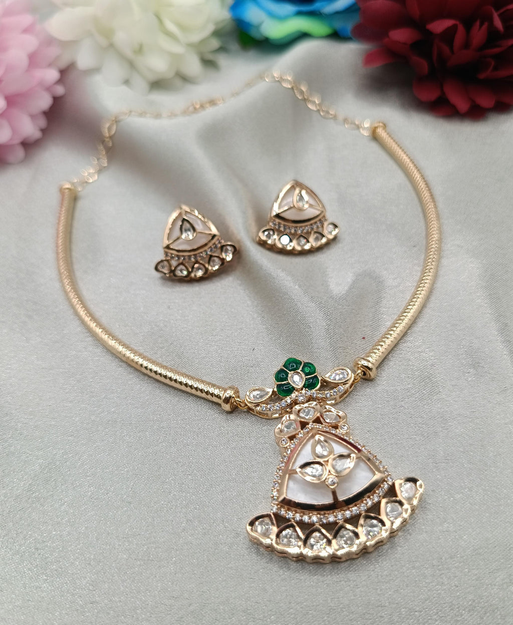 Mop Brass Gold Plated Kundan Moissanite Hasli Necklace with Earring