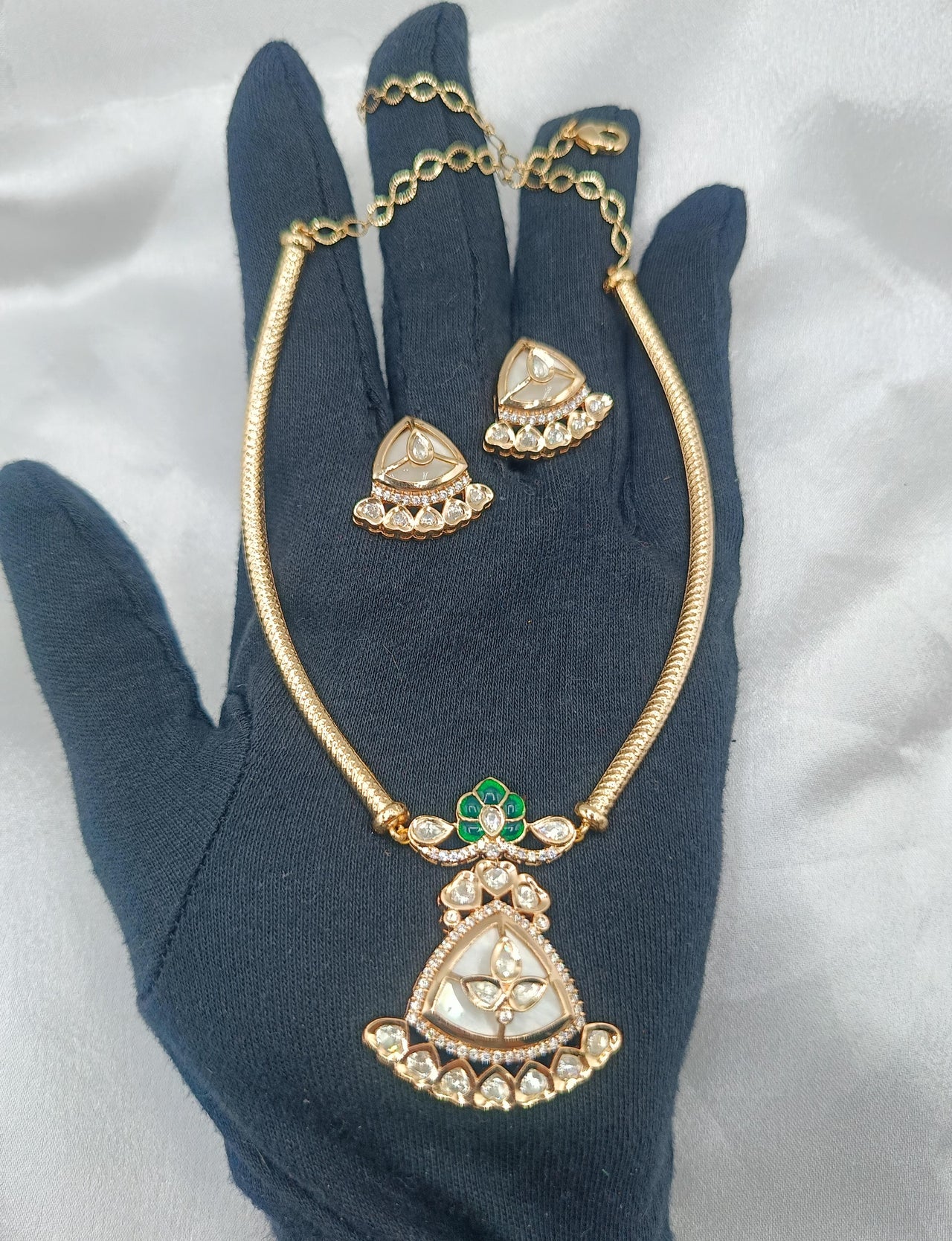 Mop Brass Gold Plated Kundan Moissanite Hasli Necklace with Earring