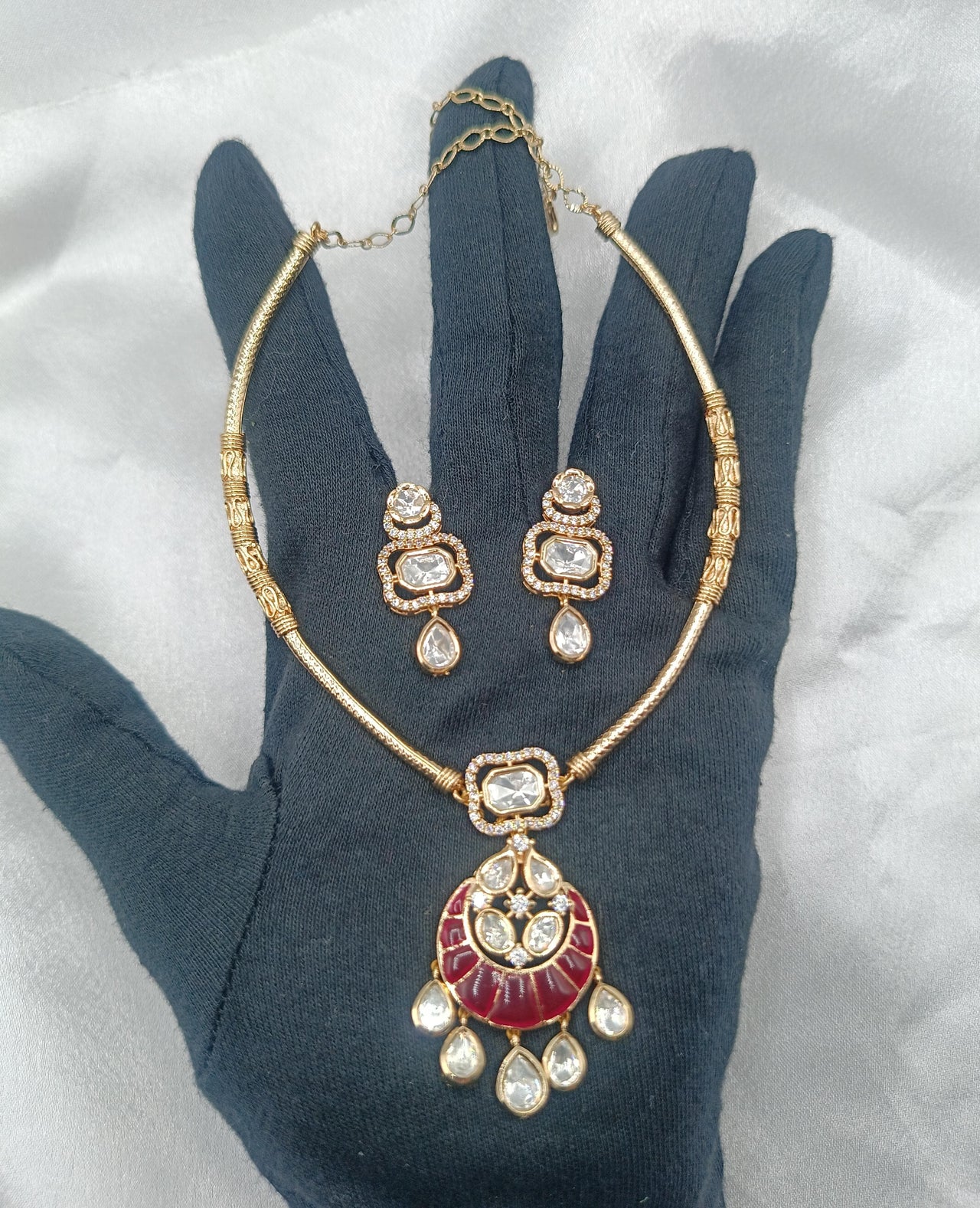 Dhwani Brass Kundan Moissanite Hasli Necklace with Earring