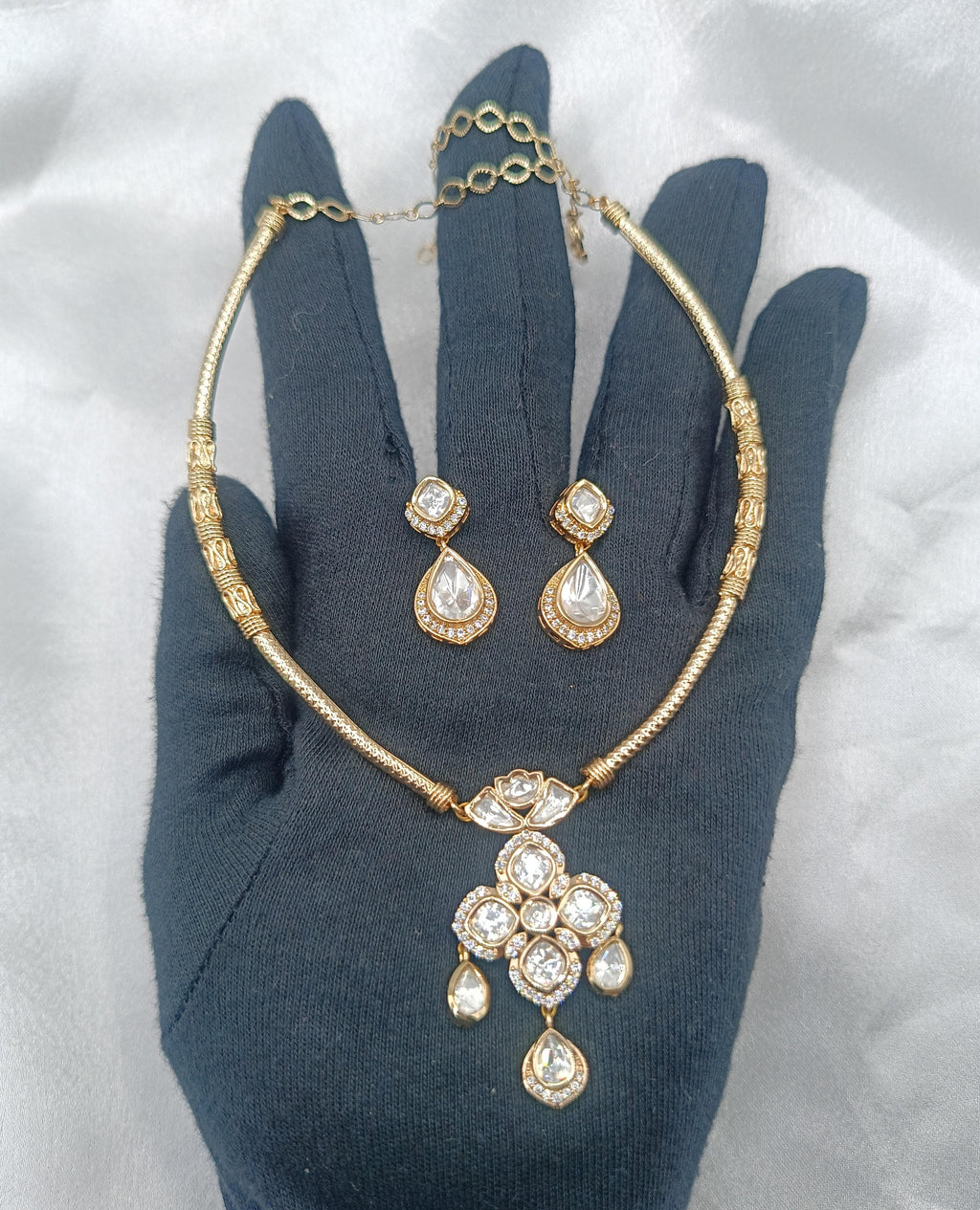 Ruchika Brass Gold Plated Kundan Moissanite Hasli Necklace with Earring