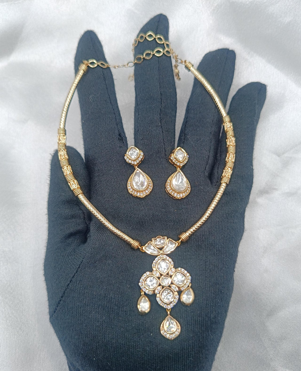 Ruchika Brass Gold Plated Kundan Moissanite Hasli Necklace with Earring