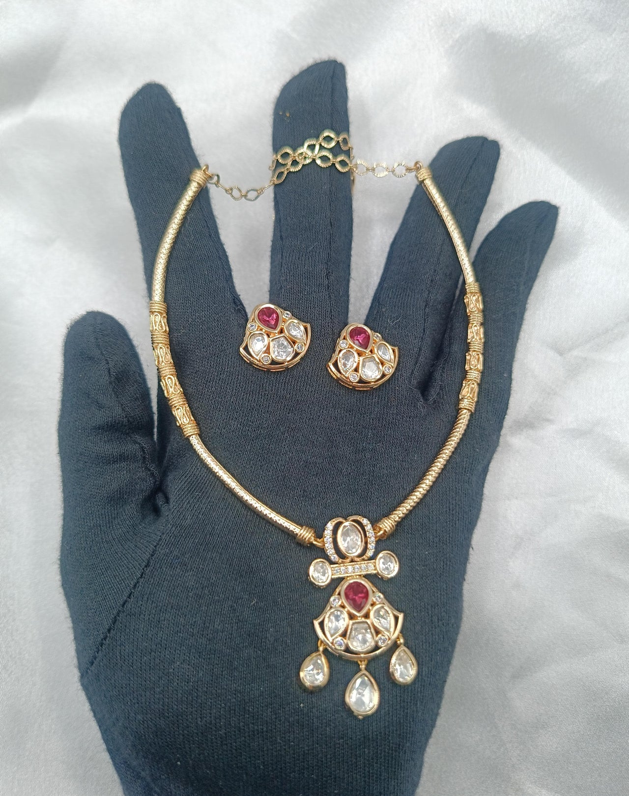 Pratibha Brass Kundan Moissanite Hasli Necklace with Earring