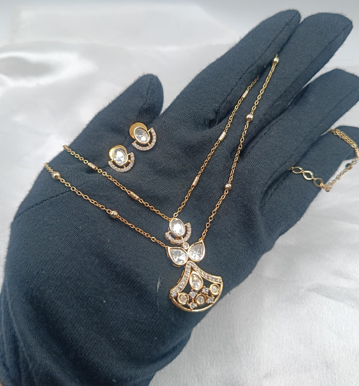 Devika Gold Plated Brass Kundan Moissanite Chain Pendant Set